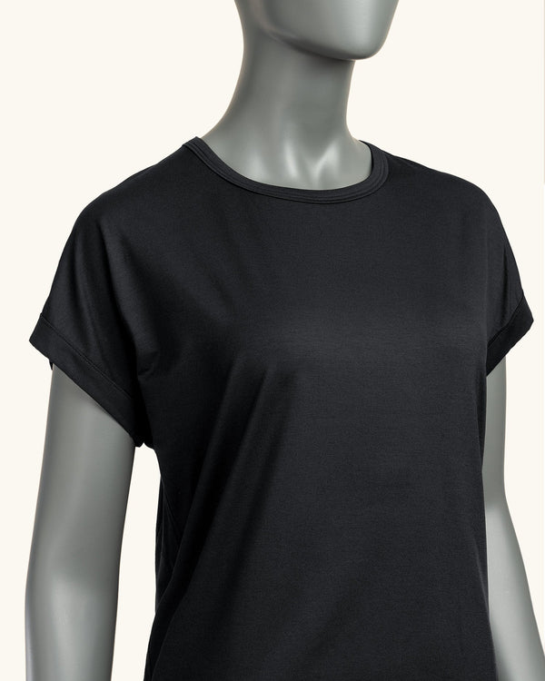 Gender Neutral Roll Up Sleeve Black T-Shirt - Atelier Odenoir  - Geschlechtsneutrale Kleidung Handmade in Berlin - Gender Neutral Clothing Handmade in Berlin