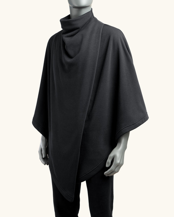 Gender Neutral Black Poncho - Atelier Odenoir  - Geschlechtsneutrale Kleidung Handmade in Berlin - Gender Neutral Clothing Handmade in Berlin