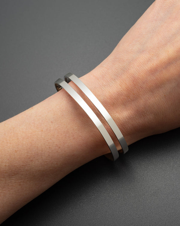 Double Band Silver Cuff Bracelet - Sterling Silver 925 - Atelier Odenoir  - Geschlechtsneutrale Kleidung Handmade in Berlin - Gender Neutral Clothing Handmade in Berlin