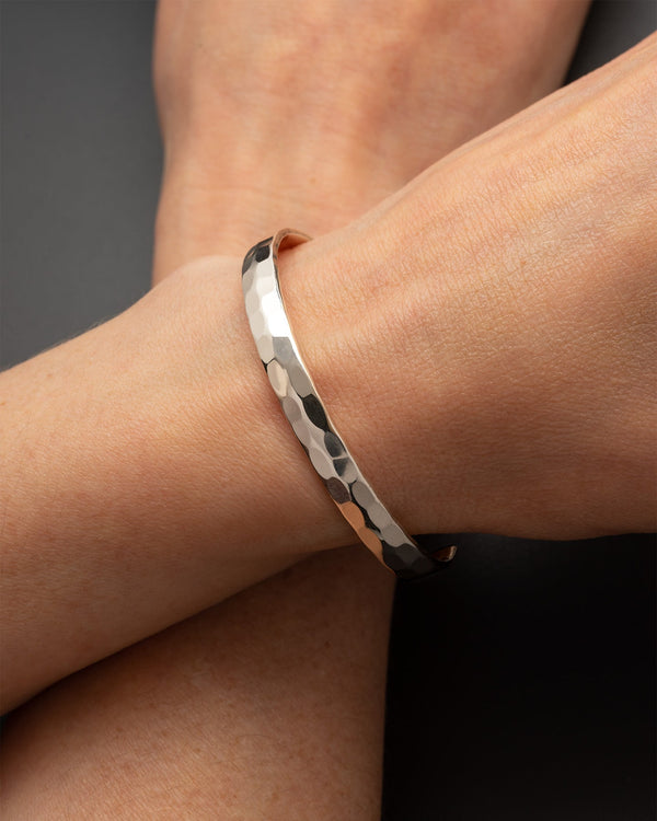 Hammered Silver Cuff Bracelet - Sterling Silver 925 - Atelier Odenoir  - Geschlechtsneutrale Kleidung Handmade in Berlin - Gender Neutral Clothing Handmade in Berlin